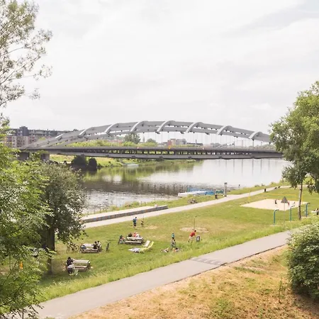 Luxury With An Amazing River View + Free Parking *