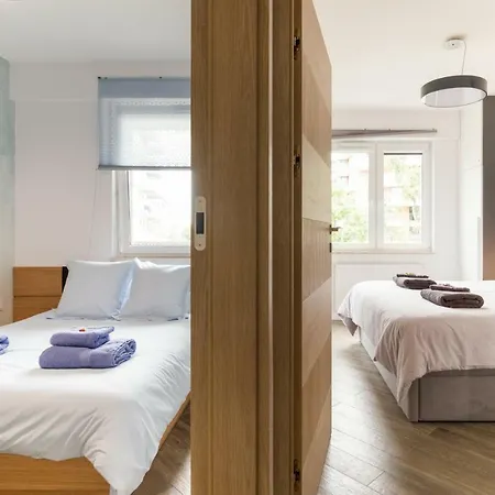 Luxury With An Amazing River View + Free Parking Apartment