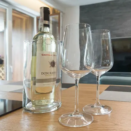 Luxury With An Amazing River View + Free Parking Krakau