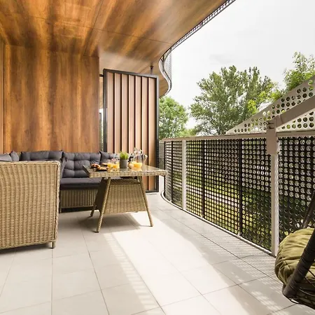 Luxury With An Amazing River View + Free Parking アパート