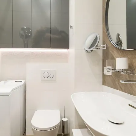 Luxury With An Amazing River View + Free Parking Daire