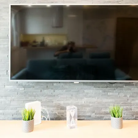 Luxury With An Amazing River View + Free Parking *
